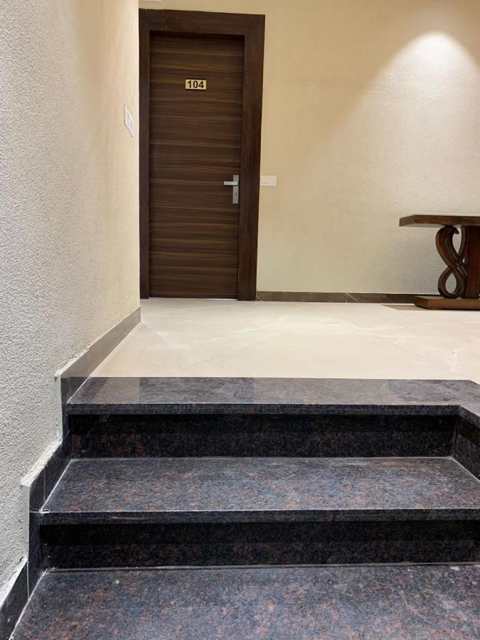 Hotel Alpine Plaza Shāhpur Exteriör bild