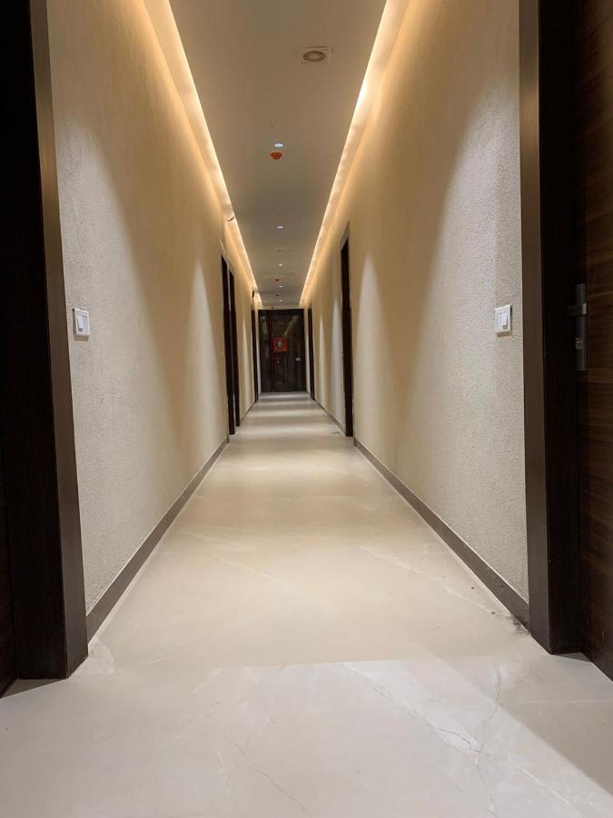 Hotel Alpine Plaza Shāhpur Exteriör bild
