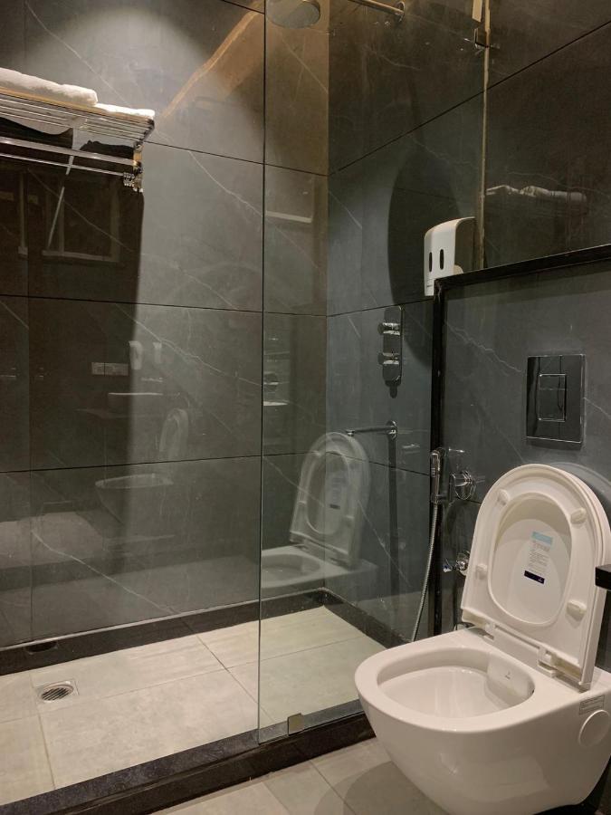 Hotel Alpine Plaza Shāhpur Exteriör bild